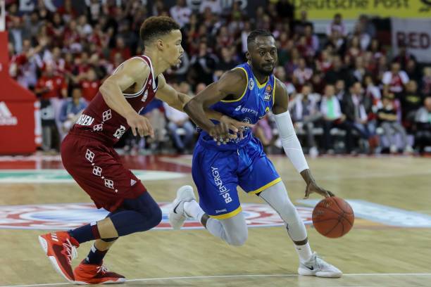 面对新月队 面对新月队